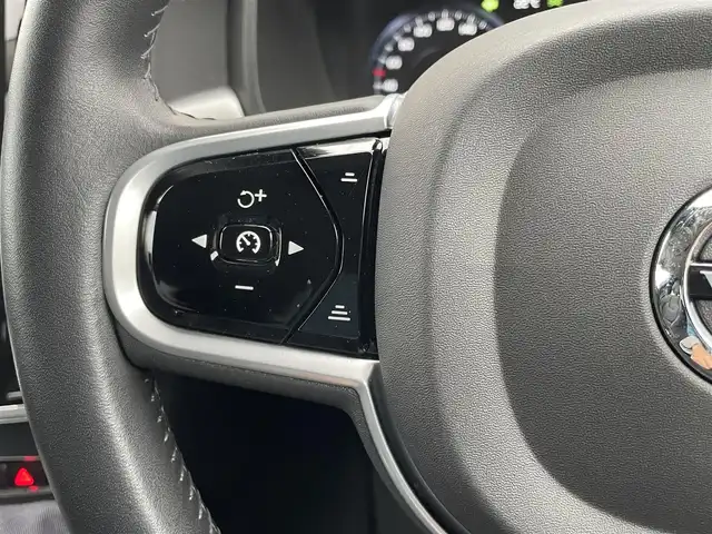 ボルボ Ｖ９０ T5 モメンタム 東京都 2018(平30)年 1.3万km アイスホワイト HDDナビ/12セグTV/サラウンドビューカメラ/AppleCarPlay/AndroidAuto/黒革シート/前席シートヒーター/前席パワーシート/アダプティブクルーズコントロール/インテリセーフ/BLIS/レーンキープアシスト/純正18inchAW/ETC2.0/保証書　取説　スペアキー有り