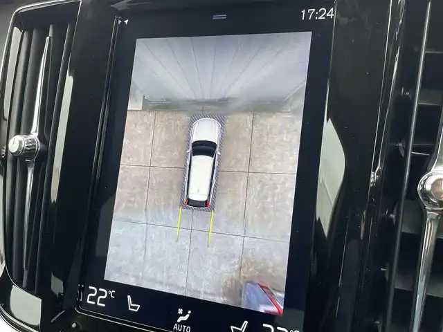 ボルボ Ｖ９０ T5 モメンタム 東京都 2018(平30)年 1.3万km アイスホワイト HDDナビ/12セグTV/サラウンドビューカメラ/AppleCarPlay/AndroidAuto/黒革シート/前席シートヒーター/前席パワーシート/アダプティブクルーズコントロール/インテリセーフ/BLIS/レーンキープアシスト/純正18inchAW/ETC2.0/保証書　取説　スペアキー有り