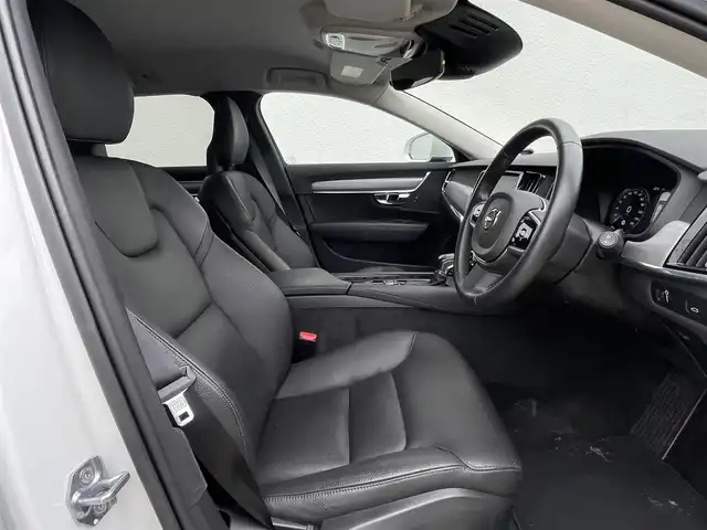 ボルボ Ｖ９０ T5 モメンタム 東京都 2018(平30)年 1.3万km アイスホワイト HDDナビ/12セグTV/サラウンドビューカメラ/AppleCarPlay/AndroidAuto/黒革シート/前席シートヒーター/前席パワーシート/アダプティブクルーズコントロール/インテリセーフ/BLIS/レーンキープアシスト/純正18inchAW/ETC2.0/保証書　取説　スペアキー有り