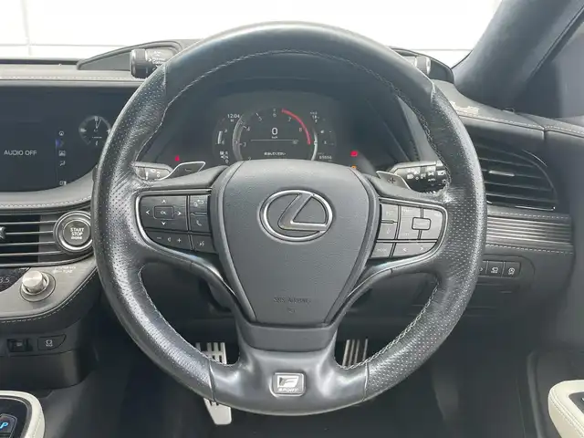 レクサス ＬＳ 500 Fスポーツ 千葉県 2018(平30)年 7万km ホワイトノーヴァガラスフレーク 純正ナビ/フルセグＴＶ/アラウンドビューモニター/クルーズコントロール/パドルシフト/ビルトインＥＴＣ/前席パワーシート/前席エアシート/全席シートヒーター/アイドリングストップ/オートライト/オートハイビーム/サンルーフ/パワーバックドア/ステアリングスイッチ/衝突被害軽減ブレーキ/レーンキープアシスト/プッシュスタート/スマートキー