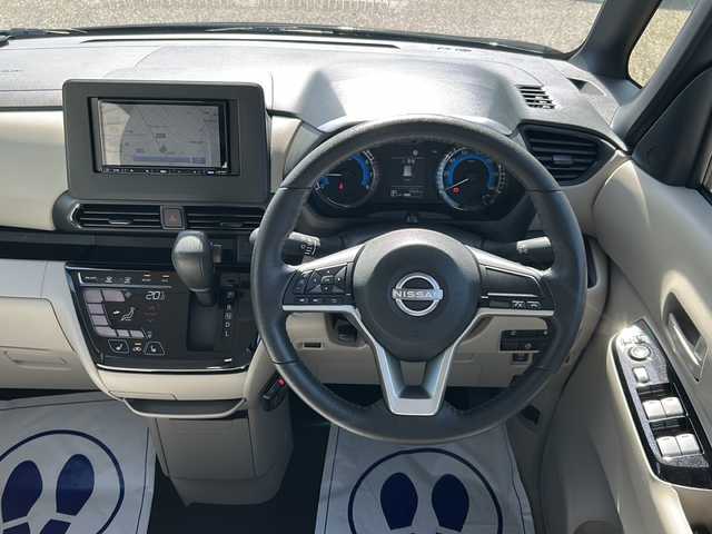 日産 ルークス X 石川県 2024(令6)年 0.5万km ブラック ４WD/衝突防止装置:ブレーキアシスト/トラクションコントロール/前席シートベルトプリテンショナー/社外ナビ（AVN-LBS01）/Bluetooth/アラウンドビューモニター/片側パワースライドドア/シートヒーター運転席/助手席/ステアリングヒーター/LEDヘッドライト/オートライト/スマートキー/レーンキープアシスト/横滑り防止装置/盗難防止装置/アイドリングストップ/ETC