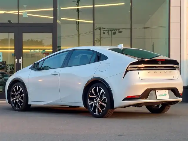 トヨタ プリウス Z 東京都 2023(令5)年 1.2万km プラチナホワイトパールマイカ 純正12.3インチディスプレイオーディオ/パノラミックビューモニター/ビルトインETC2.0/デジタルインナーミラー/ドライブレコーダー/シートヒーター/ベンチレーションシート/ステアリングヒーター/パワーバックドア/AC100V/トヨタチームメイト/パーキングサポートブレーキ/トヨタセーフティセンス/・プリクラッシュセーフティ/・レーントレーシングアシスト/・レーダークルーズコントロール/・アダプティブハイビームシステム/・ブラインドスポットモニター