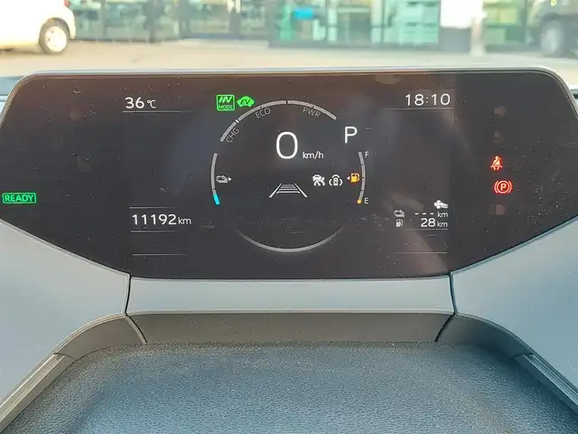 トヨタ プリウス Z 東京都 2023(令5)年 1.2万km プラチナホワイトパールマイカ 純正12.3インチディスプレイオーディオ/パノラミックビューモニター/ビルトインETC2.0/デジタルインナーミラー/ドライブレコーダー/シートヒーター/ベンチレーションシート/ステアリングヒーター/パワーバックドア/AC100V/トヨタチームメイト/パーキングサポートブレーキ/トヨタセーフティセンス/・プリクラッシュセーフティ/・レーントレーシングアシスト/・レーダークルーズコントロール/・アダプティブハイビームシステム/・ブラインドスポットモニター