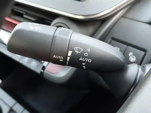 トヨタ プリウス Z 東京都 2023(令5)年 1.2万km プラチナホワイトパールマイカ 純正12.3インチディスプレイオーディオ/パノラミックビューモニター/ビルトインETC2.0/デジタルインナーミラー/ドライブレコーダー/シートヒーター/ベンチレーションシート/ステアリングヒーター/パワーバックドア/AC100V/トヨタチームメイト/パーキングサポートブレーキ/トヨタセーフティセンス/・プリクラッシュセーフティ/・レーントレーシングアシスト/・レーダークルーズコントロール/・アダプティブハイビームシステム/・ブラインドスポットモニター