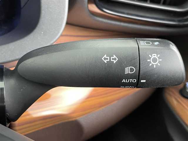 トヨタ ヤリスクロス ハイブリッド Z 大分県 2021(令3)年 6.1万km ブラックマイカ/センシュアルレッドマイカ 純正ディスプレィオーディオ/パノラミックビューモニター/BSM/TV/電動パーキングブレーキ/レーダークルーズ/パワーシート/ハーフレザーシート/シートヒーター/プッシュスタート/ETC/フロアマット/ドアバイザー/LEDヘッドライト