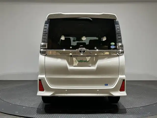 トヨタ ヴォクシー ZS 煌Ⅱ 愛媛県 2019(令1)年 3.9万km ホワイトパールクリスタルシャイン ワンオーナー/純正10型ナビ/(Bluetooth/フルセグ/HDMI)/バックカメラ/クルーズコントロール/フリップダウンモニター/前後ドライブレコーダー/両側電動スライド/衝突被害軽減ブレーキ/コーナーセンサー/レーンキープアシスト/オートマチックハイビーム/オートライト/フォグランプ/ドアバイザー/ステアリングスイッチ/サイドサンシェード/エンジンスターター/ECOモード/保証書