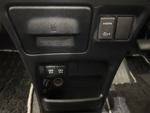 トヨタ ヴォクシー ZS 煌Ⅱ 愛媛県 2019(令1)年 3.9万km ホワイトパールクリスタルシャイン ワンオーナー/純正10型ナビ/(Bluetooth/フルセグ/HDMI)/バックカメラ/クルーズコントロール/フリップダウンモニター/前後ドライブレコーダー/両側電動スライド/衝突被害軽減ブレーキ/コーナーセンサー/レーンキープアシスト/オートマチックハイビーム/オートライト/フォグランプ/ドアバイザー/ステアリングスイッチ/サイドサンシェード/エンジンスターター/ECOモード/保証書