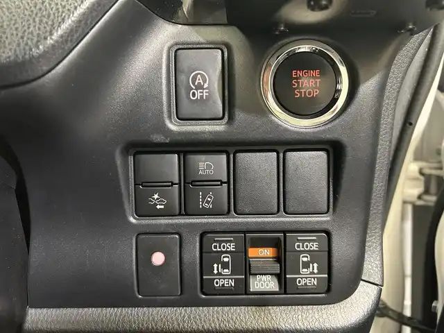 トヨタ ヴォクシー ZS 煌Ⅱ 愛媛県 2019(令1)年 3.9万km ホワイトパールクリスタルシャイン ワンオーナー/純正10型ナビ/(Bluetooth/フルセグ/HDMI)/バックカメラ/クルーズコントロール/フリップダウンモニター/前後ドライブレコーダー/両側電動スライド/衝突被害軽減ブレーキ/コーナーセンサー/レーンキープアシスト/オートマチックハイビーム/オートライト/フォグランプ/ドアバイザー/ステアリングスイッチ/サイドサンシェード/エンジンスターター/ECOモード/保証書