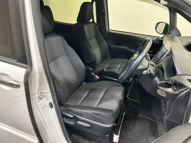 トヨタ ヴォクシー ZS 煌Ⅱ 愛媛県 2019(令1)年 3.9万km ホワイトパールクリスタルシャイン ワンオーナー/純正10型ナビ/(Bluetooth/フルセグ/HDMI)/バックカメラ/クルーズコントロール/フリップダウンモニター/前後ドライブレコーダー/両側電動スライド/衝突被害軽減ブレーキ/コーナーセンサー/レーンキープアシスト/オートマチックハイビーム/オートライト/フォグランプ/ドアバイザー/ステアリングスイッチ/サイドサンシェード/エンジンスターター/ECOモード/保証書