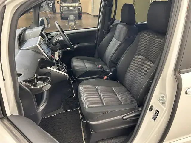 トヨタ ヴォクシー ZS 煌Ⅱ 愛媛県 2019(令1)年 3.9万km ホワイトパールクリスタルシャイン ワンオーナー/純正10型ナビ/(Bluetooth/フルセグ/HDMI)/バックカメラ/クルーズコントロール/フリップダウンモニター/前後ドライブレコーダー/両側電動スライド/衝突被害軽減ブレーキ/コーナーセンサー/レーンキープアシスト/オートマチックハイビーム/オートライト/フォグランプ/ドアバイザー/ステアリングスイッチ/サイドサンシェード/エンジンスターター/ECOモード/保証書
