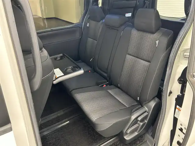 トヨタ ヴォクシー ZS 煌Ⅱ 愛媛県 2019(令1)年 3.9万km ホワイトパールクリスタルシャイン ワンオーナー/純正10型ナビ/(Bluetooth/フルセグ/HDMI)/バックカメラ/クルーズコントロール/フリップダウンモニター/前後ドライブレコーダー/両側電動スライド/衝突被害軽減ブレーキ/コーナーセンサー/レーンキープアシスト/オートマチックハイビーム/オートライト/フォグランプ/ドアバイザー/ステアリングスイッチ/サイドサンシェード/エンジンスターター/ECOモード/保証書