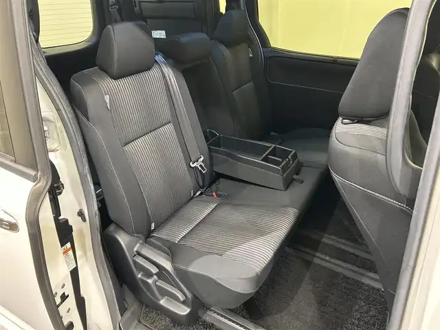 トヨタ ヴォクシー ZS 煌Ⅱ 愛媛県 2019(令1)年 3.9万km ホワイトパールクリスタルシャイン ワンオーナー/純正10型ナビ/(Bluetooth/フルセグ/HDMI)/バックカメラ/クルーズコントロール/フリップダウンモニター/前後ドライブレコーダー/両側電動スライド/衝突被害軽減ブレーキ/コーナーセンサー/レーンキープアシスト/オートマチックハイビーム/オートライト/フォグランプ/ドアバイザー/ステアリングスイッチ/サイドサンシェード/エンジンスターター/ECOモード/保証書