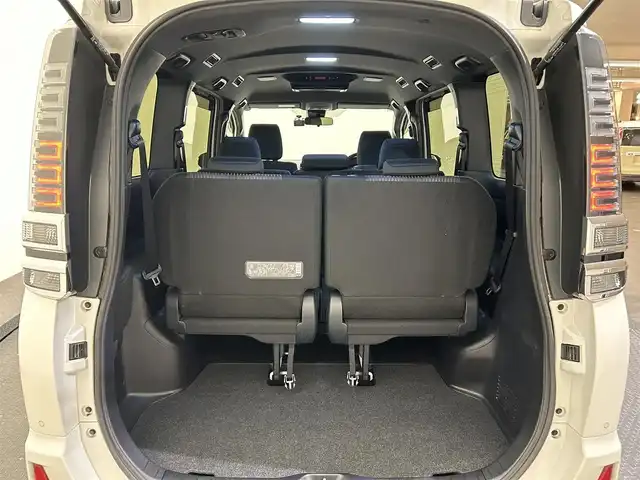 トヨタ ヴォクシー ZS 煌Ⅱ 愛媛県 2019(令1)年 3.9万km ホワイトパールクリスタルシャイン ワンオーナー/純正10型ナビ/(Bluetooth/フルセグ/HDMI)/バックカメラ/クルーズコントロール/フリップダウンモニター/前後ドライブレコーダー/両側電動スライド/衝突被害軽減ブレーキ/コーナーセンサー/レーンキープアシスト/オートマチックハイビーム/オートライト/フォグランプ/ドアバイザー/ステアリングスイッチ/サイドサンシェード/エンジンスターター/ECOモード/保証書