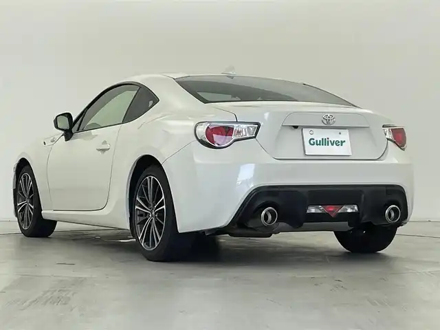 トヨタ ８６ GT 群馬県 2016(平28)年 3.9万km クリスタルホワイトパール 純正7インチSDナビ/(フルセグTV/BT/CD/DVD/SD/AM/FM)/クルーズコントロール/バックカメラ/パドルシフト/HIDヘッドライト/オートライト/プッシュスタート/スマートキー/革巻きステアリング/純正フロアマット/純正アルミホイール/W＋サイド＋カーテンエアバッグ