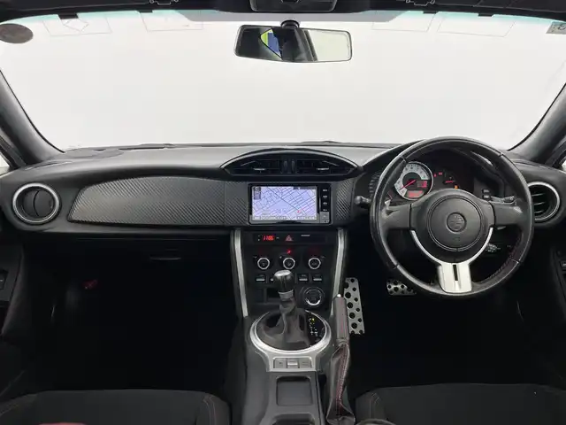 トヨタ ８６ GT 群馬県 2016(平28)年 3.9万km クリスタルホワイトパール 純正7インチSDナビ/(フルセグTV/BT/CD/DVD/SD/AM/FM)/クルーズコントロール/バックカメラ/パドルシフト/HIDヘッドライト/オートライト/プッシュスタート/スマートキー/革巻きステアリング/純正フロアマット/純正アルミホイール/W＋サイド＋カーテンエアバッグ