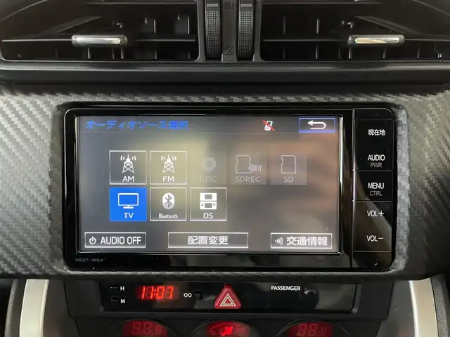 トヨタ ８６ GT 群馬県 2016(平28)年 3.9万km クリスタルホワイトパール 純正7インチSDナビ/(フルセグTV/BT/CD/DVD/SD/AM/FM)/クルーズコントロール/バックカメラ/パドルシフト/HIDヘッドライト/オートライト/プッシュスタート/スマートキー/革巻きステアリング/純正フロアマット/純正アルミホイール/W＋サイド＋カーテンエアバッグ