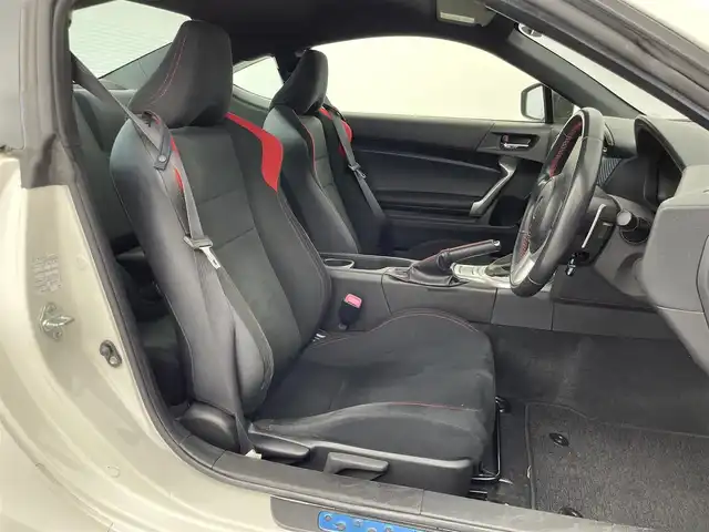 トヨタ ８６ GT 群馬県 2016(平28)年 3.9万km クリスタルホワイトパール 純正7インチSDナビ/(フルセグTV/BT/CD/DVD/SD/AM/FM)/クルーズコントロール/バックカメラ/パドルシフト/HIDヘッドライト/オートライト/プッシュスタート/スマートキー/革巻きステアリング/純正フロアマット/純正アルミホイール/W＋サイド＋カーテンエアバッグ