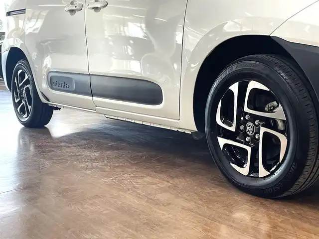 トヨタ シエンタ ハイブリッド Z 道央・札幌 2023(令5)年 3.7万km ホワイトパールクリスタルシャイン 4WD/寒冷地仕様/純正ナビ/・フルセグTV/CD/DVD/BT/USB/バックカメラ/トヨタセーフティセンス/・プリクラッシュセーフティ/・レーントレーシングアシスト/・レーンディパーチャーアラート/・ロードサインアシスト/・ドライバー異常検知システム/・発進遅れ告知機能/・プロアクティブドライビングアシスト/・緊急時操舵支援機能/・低速時加速抑制機能/横滑り防止装置/前後コーナーセンサー/ブラインドスポットモニター/レーダークルーズコントロール/ビルトインETC/両側パワースライドドア/オートライト/アダプティブハイビーム/LEDヘッドライト/プッシュスタート/スマートキーx2/純正フロアマット/純正ドアバイザー/ウインカーミラー/ステアリングリモコン/純正15インチAW/社外AW付き冬タイヤ積込/・185/65R15 ’23製 7mm/新車時保証書/取扱説明書