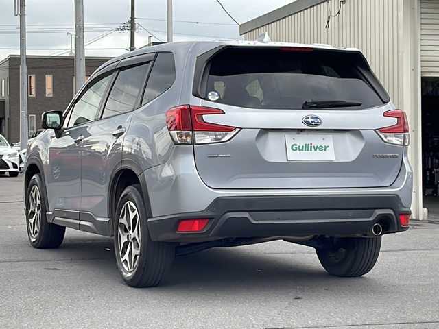 スバル フォレスター ツーリング 道北・旭川 2020(令2)年 3.3万km アイスシルバーメタリック ・４ＷＤ/・純正メモリーナビ/ＣＤ、ＤＶＤ、ＢＴ、ＳＤ、フルセグ/・バック、サイドカメラ////アイサイトコアテクノロジー////・プリクラッシュブレーキ/・追従機能付クルーズコントロール/・車線逸脱抑制機能、逸脱警報/・ＡＴ誤発進、誤後進抑制制御/・ふらつき警報/・先行車発進お知らせ/・後退時ブレーキアシスト/・ＬＥＤオートライト/・ステアリングレスポンシブヘッドランプ/・ドライブレコーダー/・パドルシフト/・オートビークルホールド/・ステアリングヒーター/・ミラーヒーター/・フロントワイパーデアイサー/・全席シートヒーター/・ハーフレザーシート/・純正１７インチアルミ/・新車時保証書、取説/・ＥＴＣ/・スペアキー×１
