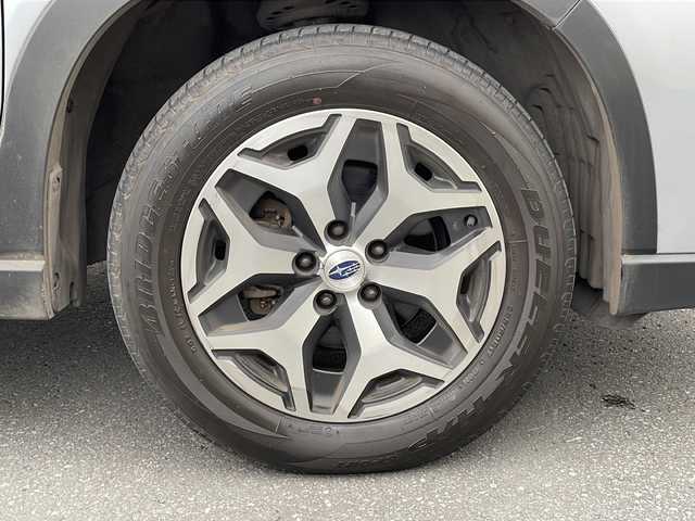 スバル フォレスター ツーリング 道北・旭川 2020(令2)年 3.3万km アイスシルバーメタリック ・４ＷＤ/・純正メモリーナビ/ＣＤ、ＤＶＤ、ＢＴ、ＳＤ、フルセグ/・バック、サイドカメラ////アイサイトコアテクノロジー////・プリクラッシュブレーキ/・追従機能付クルーズコントロール/・車線逸脱抑制機能、逸脱警報/・ＡＴ誤発進、誤後進抑制制御/・ふらつき警報/・先行車発進お知らせ/・後退時ブレーキアシスト/・ＬＥＤオートライト/・ステアリングレスポンシブヘッドランプ/・ドライブレコーダー/・パドルシフト/・オートビークルホールド/・ステアリングヒーター/・ミラーヒーター/・フロントワイパーデアイサー/・全席シートヒーター/・ハーフレザーシート/・純正１７インチアルミ/・新車時保証書、取説/・ＥＴＣ/・スペアキー×１