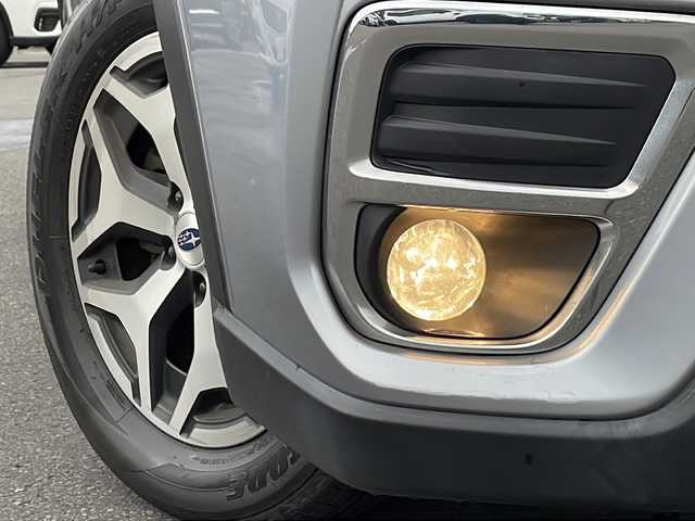 スバル フォレスター ツーリング 道北・旭川 2020(令2)年 3.3万km アイスシルバーメタリック ・４ＷＤ/・純正メモリーナビ/ＣＤ、ＤＶＤ、ＢＴ、ＳＤ、フルセグ/・バック、サイドカメラ////アイサイトコアテクノロジー////・プリクラッシュブレーキ/・追従機能付クルーズコントロール/・車線逸脱抑制機能、逸脱警報/・ＡＴ誤発進、誤後進抑制制御/・ふらつき警報/・先行車発進お知らせ/・後退時ブレーキアシスト/・ＬＥＤオートライト/・ステアリングレスポンシブヘッドランプ/・ドライブレコーダー/・パドルシフト/・オートビークルホールド/・ステアリングヒーター/・ミラーヒーター/・フロントワイパーデアイサー/・全席シートヒーター/・ハーフレザーシート/・純正１７インチアルミ/・新車時保証書、取説/・ＥＴＣ/・スペアキー×１