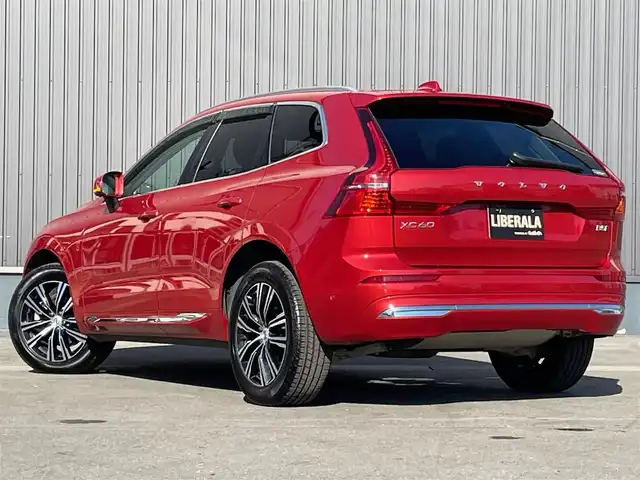 ボルボ ボルボ ＸＣ６０ B5 AWD インスクリプション 青森県 2022(令4)年 6.4万km フュージョンレッドM ワンオーナー/4WD/ターボ/パノラマサンルーフ/黒革シート/全方位カメラ/アダプティブクルーズコントロール/ＡｐｐｌｅＣａｒＰｌａｙ/置くだけ充電/純正HDDナビ/(USB/Bt)/レーンキープアシスト/ブラインドスポット/ヘッドアップディスプレイ/バーチャルコックピット/前席メモリー付きパワーシート/全席シートヒーター/前席ベンチレーター/D席マッサージ機能/ステアリングヒーター/ステアリングスイッチ/ＬＥＤオートライト/LEDフォグランプ/純正１９インチアルミホイール/ウインカーミラー/ルーフレール/ヘットライトウオッシャー/前後バンパーソナー/革巻きステア/ノブ/パドルシフト/プッシュスタートシステム/W/サイド/カーテンエアバッグ/アイドリングストップ/ドアバイザ/ABS/スマートキーX2/保証書/点検記録簿　R5.R6