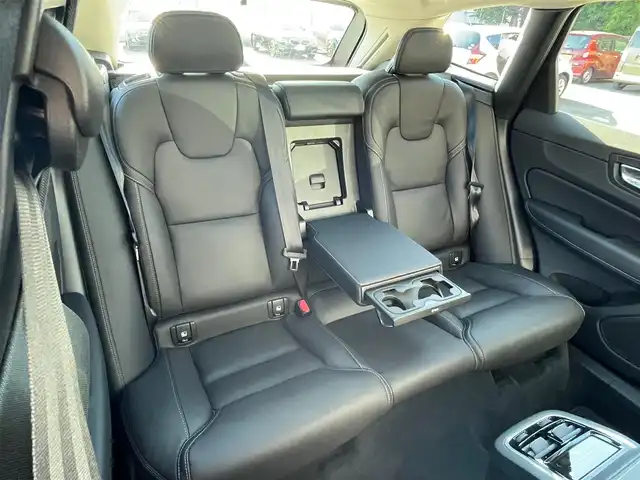 ボルボ ボルボ ＸＣ６０ B5 AWD インスクリプション 青森県 2022(令4)年 6.4万km フュージョンレッドM ワンオーナー/4WD/ターボ/パノラマサンルーフ/黒革シート/全方位カメラ/アダプティブクルーズコントロール/ＡｐｐｌｅＣａｒＰｌａｙ/置くだけ充電/純正HDDナビ/(USB/Bt)/レーンキープアシスト/ブラインドスポット/ヘッドアップディスプレイ/バーチャルコックピット/前席メモリー付きパワーシート/全席シートヒーター/前席ベンチレーター/D席マッサージ機能/ステアリングヒーター/ステアリングスイッチ/ＬＥＤオートライト/LEDフォグランプ/純正１９インチアルミホイール/ウインカーミラー/ルーフレール/ヘットライトウオッシャー/前後バンパーソナー/革巻きステア/ノブ/パドルシフト/プッシュスタートシステム/W/サイド/カーテンエアバッグ/アイドリングストップ/ドアバイザ/ABS/スマートキーX2/保証書/点検記録簿　R5.R6