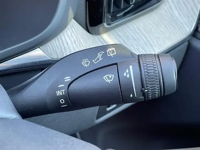 ボルボ ボルボ ＸＣ６０ B5 AWD インスクリプション 青森県 2022(令4)年 6.4万km フュージョンレッドM ワンオーナー/4WD/ターボ/パノラマサンルーフ/黒革シート/全方位カメラ/アダプティブクルーズコントロール/ＡｐｐｌｅＣａｒＰｌａｙ/置くだけ充電/純正HDDナビ/(USB/Bt)/レーンキープアシスト/ブラインドスポット/ヘッドアップディスプレイ/バーチャルコックピット/前席メモリー付きパワーシート/全席シートヒーター/前席ベンチレーター/D席マッサージ機能/ステアリングヒーター/ステアリングスイッチ/ＬＥＤオートライト/LEDフォグランプ/純正１９インチアルミホイール/ウインカーミラー/ルーフレール/ヘットライトウオッシャー/前後バンパーソナー/革巻きステア/ノブ/パドルシフト/プッシュスタートシステム/W/サイド/カーテンエアバッグ/アイドリングストップ/ドアバイザ/ABS/スマートキーX2/保証書/点検記録簿　R5.R6