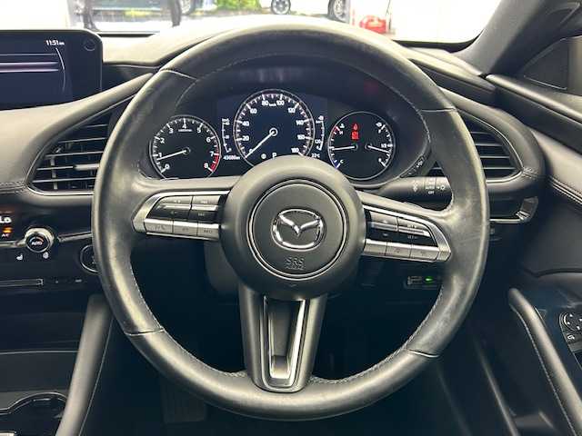 マツダ マツダ３ファストバック 20S Lパッケージ 宮城県 2020(令2)年 4.4万km マシーングレープレミアムM 純正ナビ/フルセグTV/AM/FM/Bluetooth/CD/DVD/全方位カメラ/レーダークルーズコントロール/運転席パワーシート/前席シートヒーター/ステアリングヒーター/パドルシフト/ブラインドスポットモニター/純正18インチAW/クリアランスソナー/横滑り防止装置/衝突被害軽減システム/前後ドライブレコーダー/スペアキー×1/オートライト/オートマチックハイビーム/ETC/取扱説明書/純正フロアマット