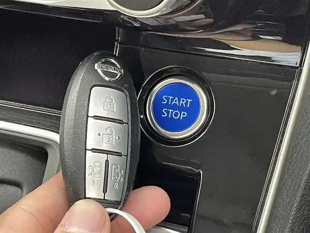 日産 セレナ e－パワー ハイウェイスター V 群馬県 2021(令3)年 3.9万km マルーンレッド 2トーン 純正１０インチナビ/ＢＴ/フルセグ/フリップダウンモニター/全方位カメラ/ＥＴＣ/ハンズフリー両側パワースライドドア/シートヒーター/レーンアシスト/パーキングアシスト/インテリジェントルームミラー/SRSエアバック （運転席/助手席/サイド/カーテン）/オートライト/オートマチックハイビーム/衝突被害軽減システム/盗難防止装置/禁煙者