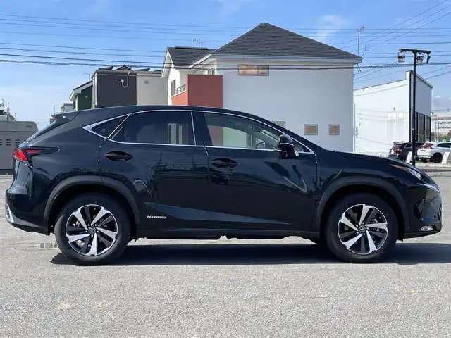 レクサス ＮＸ 300h Iパッケージ 道央・札幌 2020(令2)年 5万km グラファイトブラックガラスフレーク ４WD/純正メモリーナビ/CD/DVD/BT/フルセグ/プリクラッシュセーフティ/横滑り防止装置/レーダークルーズコントロール/レーンキープアシスト/クリアランスソナー/ブラインドスポットモニター/パーキングサポートブレーキ/ロードサインアシスト/バック/サイドカメラ/ビルトインETC2.0/ドライブレコーダー/EVMODE/DRIVEMODE切替/パワーバックドア/前席パワーシート/D席メモリーシート/前席シートヒーター/革巻きステアリング/ステアリングリモコン/パドルシフト/ハンドルヒーター/電動パーキング/ブレーキホールド/MTモード付AT/自動防眩ミラー/HUD/nanoe/プッシュスタート/スマートキー/カードキー/リモートスタート/３眼LEDヘッドライト/オートライト/オートハイビーム/フォグランプ/電動格納ミラー/ヒーテッドドアミラー/ウィンカーミラー/フロアマット/スペアキー