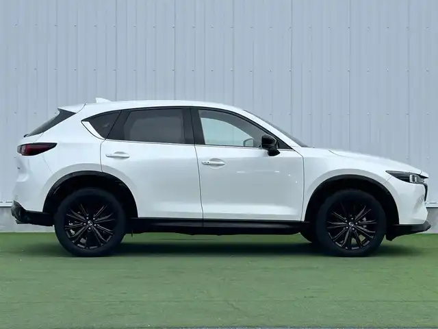 マツダ ＣＸ－５ 25S スポーツアピアランス 香川県 2021(令3)年 1.5万km スノーフレイクホワイトパールマイカ 登録時走行距離14768km/1オーナー/純正10.25型ディスプレイオーディオ/（フルセグTV/Bluetooth/USB）/純正前後ドライブレコーダー/i-ACTIVSENSE/・360°ビューモニター/・アドバンストスマートシティブレーキサポート/・レーダークルーズコントロール/・レーンキープアシスト/・車線逸脱警報システム/・ブラインドスポットモニター/・交通標識認識/・ドライバーアテンションアラート/・アダプティブフロントライティングシステム/・ハイビームコントロールシステム/LEDヘッドライト/ヘッドアップディスプレイ/電動パーキングブレーキ/オートブレーキホールド/オートワイパー/革巻きステアリング/ステアリングスイッチ/パドルシフト/ステアリングヒーター/黒革シート/前席パワーシート/前席シートヒーター/電動バックドア/ワイヤレス充電器/純正ETC/純正19インチ専用アルミホイール/純正フロアマット/トノカバー/ISOFIX/スペアキー/新車保証書/整備記録簿/取扱説明書