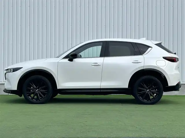 マツダ ＣＸ－５ 25S スポーツアピアランス 香川県 2021(令3)年 1.5万km スノーフレイクホワイトパールマイカ 登録時走行距離14768km/1オーナー/純正10.25型ディスプレイオーディオ/（フルセグTV/Bluetooth/USB）/純正前後ドライブレコーダー/i-ACTIVSENSE/・360°ビューモニター/・アドバンストスマートシティブレーキサポート/・レーダークルーズコントロール/・レーンキープアシスト/・車線逸脱警報システム/・ブラインドスポットモニター/・交通標識認識/・ドライバーアテンションアラート/・アダプティブフロントライティングシステム/・ハイビームコントロールシステム/LEDヘッドライト/ヘッドアップディスプレイ/電動パーキングブレーキ/オートブレーキホールド/オートワイパー/革巻きステアリング/ステアリングスイッチ/パドルシフト/ステアリングヒーター/黒革シート/前席パワーシート/前席シートヒーター/電動バックドア/ワイヤレス充電器/純正ETC/純正19インチ専用アルミホイール/純正フロアマット/トノカバー/ISOFIX/スペアキー/新車保証書/整備記録簿/取扱説明書