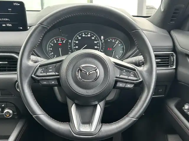 マツダ ＣＸ－５ 25S スポーツアピアランス 香川県 2021(令3)年 1.5万km スノーフレイクホワイトパールマイカ 登録時走行距離14768km/1オーナー/純正10.25型ディスプレイオーディオ/（フルセグTV/Bluetooth/USB）/純正前後ドライブレコーダー/i-ACTIVSENSE/・360°ビューモニター/・アドバンストスマートシティブレーキサポート/・レーダークルーズコントロール/・レーンキープアシスト/・車線逸脱警報システム/・ブラインドスポットモニター/・交通標識認識/・ドライバーアテンションアラート/・アダプティブフロントライティングシステム/・ハイビームコントロールシステム/LEDヘッドライト/ヘッドアップディスプレイ/電動パーキングブレーキ/オートブレーキホールド/オートワイパー/革巻きステアリング/ステアリングスイッチ/パドルシフト/ステアリングヒーター/黒革シート/前席パワーシート/前席シートヒーター/電動バックドア/ワイヤレス充電器/純正ETC/純正19インチ専用アルミホイール/純正フロアマット/トノカバー/ISOFIX/スペアキー/新車保証書/整備記録簿/取扱説明書
