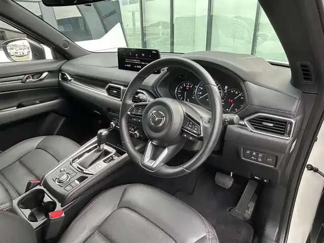 マツダ ＣＸ－５ 25S スポーツアピアランス 香川県 2021(令3)年 1.5万km スノーフレイクホワイトパールマイカ 登録時走行距離14768km/1オーナー/純正10.25型ディスプレイオーディオ/（フルセグTV/Bluetooth/USB）/純正前後ドライブレコーダー/i-ACTIVSENSE/・360°ビューモニター/・アドバンストスマートシティブレーキサポート/・レーダークルーズコントロール/・レーンキープアシスト/・車線逸脱警報システム/・ブラインドスポットモニター/・交通標識認識/・ドライバーアテンションアラート/・アダプティブフロントライティングシステム/・ハイビームコントロールシステム/LEDヘッドライト/ヘッドアップディスプレイ/電動パーキングブレーキ/オートブレーキホールド/オートワイパー/革巻きステアリング/ステアリングスイッチ/パドルシフト/ステアリングヒーター/黒革シート/前席パワーシート/前席シートヒーター/電動バックドア/ワイヤレス充電器/純正ETC/純正19インチ専用アルミホイール/純正フロアマット/トノカバー/ISOFIX/スペアキー/新車保証書/整備記録簿/取扱説明書