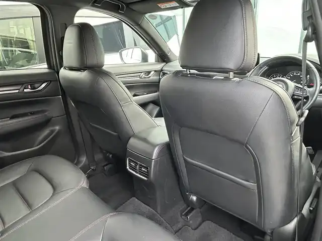 マツダ ＣＸ－５ 25S スポーツアピアランス 香川県 2021(令3)年 1.5万km スノーフレイクホワイトパールマイカ 登録時走行距離14768km/1オーナー/純正10.25型ディスプレイオーディオ/（フルセグTV/Bluetooth/USB）/純正前後ドライブレコーダー/i-ACTIVSENSE/・360°ビューモニター/・アドバンストスマートシティブレーキサポート/・レーダークルーズコントロール/・レーンキープアシスト/・車線逸脱警報システム/・ブラインドスポットモニター/・交通標識認識/・ドライバーアテンションアラート/・アダプティブフロントライティングシステム/・ハイビームコントロールシステム/LEDヘッドライト/ヘッドアップディスプレイ/電動パーキングブレーキ/オートブレーキホールド/オートワイパー/革巻きステアリング/ステアリングスイッチ/パドルシフト/ステアリングヒーター/黒革シート/前席パワーシート/前席シートヒーター/電動バックドア/ワイヤレス充電器/純正ETC/純正19インチ専用アルミホイール/純正フロアマット/トノカバー/ISOFIX/スペアキー/新車保証書/整備記録簿/取扱説明書