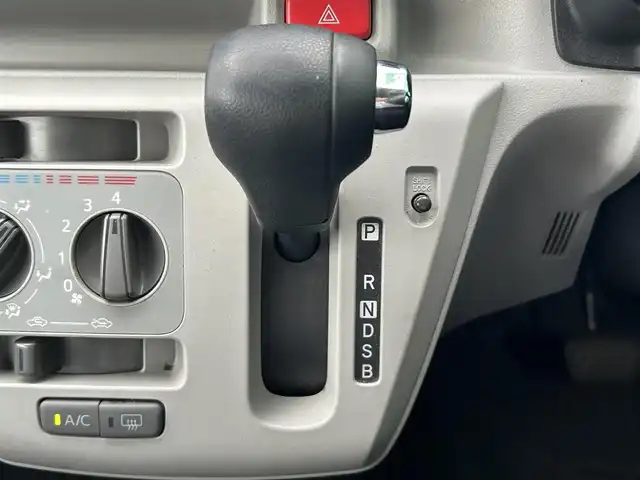 ダイハツ ミラ イース X SAⅢ 宮城県 2018(平30)年 3.6万km ホワイト スマートアシスト3/・衝突被害軽減ブレーキ/・車線逸脱警報/・誤発進抑制機能/・オートハイビーム/・先行車発進お知らせ機能/純正CDオーディオ/LEDヘッドランプ/ヘッドライトレベライザー/リモコンキー/アイドリングストップ/電動格納ミラー/フロアマット/ドアバイザー/Wエアバッグ