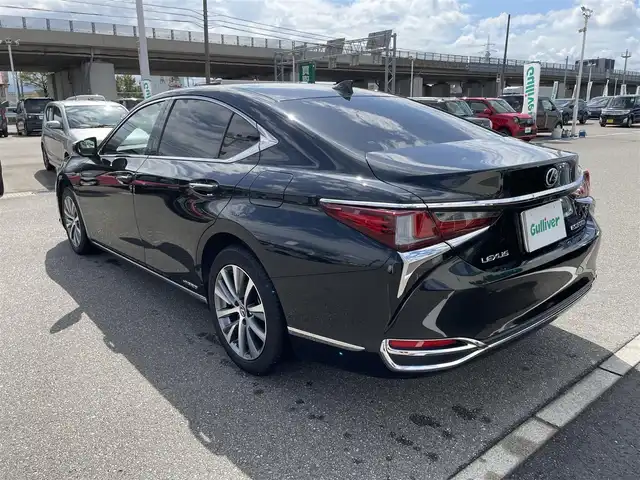レクサス ＥＳ 300h 石川県 2020(令2)年 4.9万km グラファイトブラックガラスフレーク メーカー純正ナビ/フルセグTV/パノラマモニター/LEDヘッドライト/サンルーフ/革シート/シートヒーター&クーラー/パワートランク/純正アルミホイール/ETC2.0/ドライブレコーダー/ブラインドスポットモニター/レクサスセーフティ/レーダークルーズ/保証書