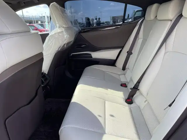 レクサス ＥＳ 300h 石川県 2020(令2)年 4.9万km グラファイトブラックガラスフレーク メーカー純正ナビ/フルセグTV/パノラマモニター/LEDヘッドライト/サンルーフ/革シート/シートヒーター&クーラー/パワートランク/純正アルミホイール/ETC2.0/ドライブレコーダー/ブラインドスポットモニター/レクサスセーフティ/レーダークルーズ/保証書