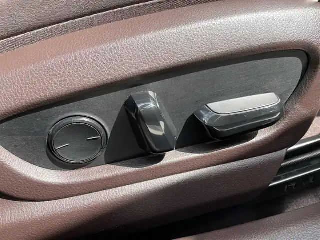 レクサス ＥＳ 300h 石川県 2020(令2)年 4.9万km グラファイトブラックガラスフレーク メーカー純正ナビ/フルセグTV/パノラマモニター/LEDヘッドライト/サンルーフ/革シート/シートヒーター&クーラー/パワートランク/純正アルミホイール/ETC2.0/ドライブレコーダー/ブラインドスポットモニター/レクサスセーフティ/レーダークルーズ/保証書