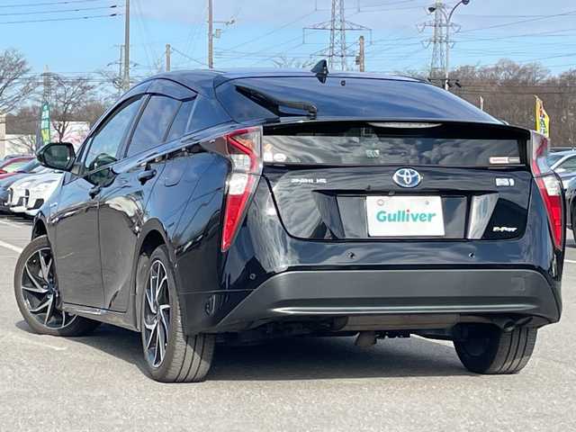 トヨタ プリウス Sセーフティプラス 道央・札幌 2018(平30)年 6.4万km アティチュードブラックマイカ ４WD/ワンオーナー/寒冷地仕様/純正ディーラーOPナビ/CD/DVD/BT/フルセグ/トヨタセーフティセンス/プリクラッシュセーフティ/横滑り防止装置/レーダークルーズコントロール/レーンキープアシスト/パーキングアシスト/クリアランスソナー/バックカメラ/ビルトインETC/ドライブレコーダー/自動防眩ミラー/EVMODE/DRIVEMODE切替/ワイパーデアイサー/革巻きステアリング/ステアリングリモコン/レーダー探知機/プッシュスタート/スマートキー/LEDヘッドライト/オートライト/オートハイビーム/フォグランプ/電動格納ミラー/ヒーテッドドアミラー/ウィンカーミラー/純正フロアマット/ドアバイザー/社外AW付冬タイヤ積込/（純正ホイールキャップ付き）/195/65/R15/2018年/山6mm