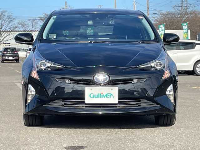 トヨタ プリウス Sセーフティプラス 道央・札幌 2018(平30)年 6.4万km アティチュードブラックマイカ ４WD/ワンオーナー/寒冷地仕様/純正ディーラーOPナビ/CD/DVD/BT/フルセグ/トヨタセーフティセンス/プリクラッシュセーフティ/横滑り防止装置/レーダークルーズコントロール/レーンキープアシスト/パーキングアシスト/クリアランスソナー/バックカメラ/ビルトインETC/ドライブレコーダー/自動防眩ミラー/EVMODE/DRIVEMODE切替/ワイパーデアイサー/革巻きステアリング/ステアリングリモコン/レーダー探知機/プッシュスタート/スマートキー/LEDヘッドライト/オートライト/オートハイビーム/フォグランプ/電動格納ミラー/ヒーテッドドアミラー/ウィンカーミラー/純正フロアマット/ドアバイザー/社外AW付冬タイヤ積込/（純正ホイールキャップ付き）/195/65/R15/2018年/山6mm