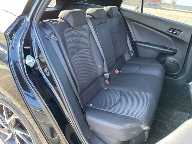 トヨタ プリウス Sセーフティプラス 道央・札幌 2018(平30)年 6.4万km アティチュードブラックマイカ ４WD/ワンオーナー/寒冷地仕様/純正ディーラーOPナビ/CD/DVD/BT/フルセグ/トヨタセーフティセンス/プリクラッシュセーフティ/横滑り防止装置/レーダークルーズコントロール/レーンキープアシスト/パーキングアシスト/クリアランスソナー/バックカメラ/ビルトインETC/ドライブレコーダー/自動防眩ミラー/EVMODE/DRIVEMODE切替/ワイパーデアイサー/革巻きステアリング/ステアリングリモコン/レーダー探知機/プッシュスタート/スマートキー/LEDヘッドライト/オートライト/オートハイビーム/フォグランプ/電動格納ミラー/ヒーテッドドアミラー/ウィンカーミラー/純正フロアマット/ドアバイザー/社外AW付冬タイヤ積込/（純正ホイールキャップ付き）/195/65/R15/2018年/山6mm