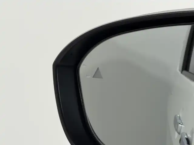 日産 セレナ e－パワー ハイウェイスター V 大阪府 2025(令7)年 0.1千km プリズムホワイト 登録済未使用車 ProPILOT 純正12.3incナビTV 360カメラ デジタルインナーミラー ハーフレザー レーダークルコン 衝突軽減ブレーキ レーンアシスト ブラインドSM 踏み間違い防止装置 クリアランスソナー 置き型充電