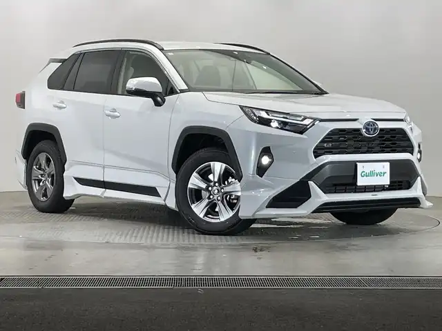 トヨタ ＲＡＶ４ ハイブリッドX 栃木県 2023(令5)年 1.6万km ホワイトパールクリスタルシャイン ワンオーナー/8インチディスプレイオーディオ/（Bluetooth/USB/フルセグTV/Applecarplay/AndroidAuto）/バックカメラ/TRDフルエアロ/トヨタセーフティセンス/衝突軽減ブレーキ/車線逸脱警報/オートマチックハイビーム/先行車発進告知/ブラインドスポットモニター/前後コーナーセンサー/ビルトインETC2.0/前方ドラレコ/禁煙車/オートライト/LEDヘッドライト/横滑り防止装置/AC100V電源/フォグランプ/スマートキー/プッシュスタート/ステアリングスイッチ/革巻きステアリング/電動格納ミラー/純正アルミホイール/純正フロアマット