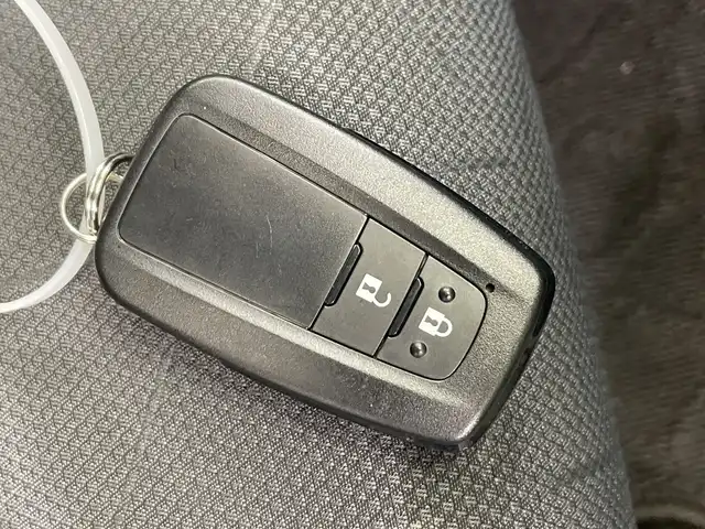 トヨタ ＲＡＶ４ ハイブリッドX 栃木県 2023(令5)年 1.6万km ホワイトパールクリスタルシャイン ワンオーナー/8インチディスプレイオーディオ/（Bluetooth/USB/フルセグTV/Applecarplay/AndroidAuto）/バックカメラ/TRDフルエアロ/トヨタセーフティセンス/衝突軽減ブレーキ/車線逸脱警報/オートマチックハイビーム/先行車発進告知/ブラインドスポットモニター/前後コーナーセンサー/ビルトインETC2.0/前方ドラレコ/禁煙車/オートライト/LEDヘッドライト/横滑り防止装置/AC100V電源/フォグランプ/スマートキー/プッシュスタート/ステアリングスイッチ/革巻きステアリング/電動格納ミラー/純正アルミホイール/純正フロアマット