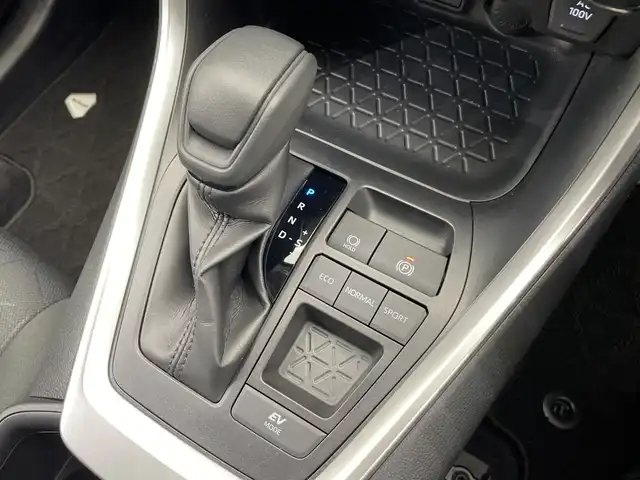 トヨタ ＲＡＶ４ ハイブリッドX 栃木県 2023(令5)年 1.6万km ホワイトパールクリスタルシャイン ワンオーナー/8インチディスプレイオーディオ/（Bluetooth/USB/フルセグTV/Applecarplay/AndroidAuto）/バックカメラ/TRDフルエアロ/トヨタセーフティセンス/衝突軽減ブレーキ/車線逸脱警報/オートマチックハイビーム/先行車発進告知/ブラインドスポットモニター/前後コーナーセンサー/ビルトインETC2.0/前方ドラレコ/禁煙車/オートライト/LEDヘッドライト/横滑り防止装置/AC100V電源/フォグランプ/スマートキー/プッシュスタート/ステアリングスイッチ/革巻きステアリング/電動格納ミラー/純正アルミホイール/純正フロアマット