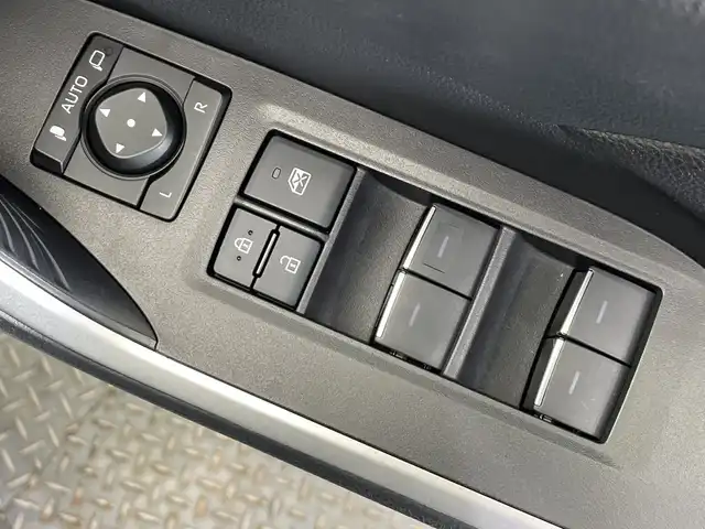 トヨタ ＲＡＶ４ ハイブリッドX 栃木県 2023(令5)年 1.6万km ホワイトパールクリスタルシャイン ワンオーナー/8インチディスプレイオーディオ/（Bluetooth/USB/フルセグTV/Applecarplay/AndroidAuto）/バックカメラ/TRDフルエアロ/トヨタセーフティセンス/衝突軽減ブレーキ/車線逸脱警報/オートマチックハイビーム/先行車発進告知/ブラインドスポットモニター/前後コーナーセンサー/ビルトインETC2.0/前方ドラレコ/禁煙車/オートライト/LEDヘッドライト/横滑り防止装置/AC100V電源/フォグランプ/スマートキー/プッシュスタート/ステアリングスイッチ/革巻きステアリング/電動格納ミラー/純正アルミホイール/純正フロアマット