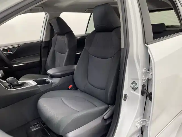トヨタ ＲＡＶ４ ハイブリッドX 栃木県 2023(令5)年 1.6万km ホワイトパールクリスタルシャイン ワンオーナー/8インチディスプレイオーディオ/（Bluetooth/USB/フルセグTV/Applecarplay/AndroidAuto）/バックカメラ/TRDフルエアロ/トヨタセーフティセンス/衝突軽減ブレーキ/車線逸脱警報/オートマチックハイビーム/先行車発進告知/ブラインドスポットモニター/前後コーナーセンサー/ビルトインETC2.0/前方ドラレコ/禁煙車/オートライト/LEDヘッドライト/横滑り防止装置/AC100V電源/フォグランプ/スマートキー/プッシュスタート/ステアリングスイッチ/革巻きステアリング/電動格納ミラー/純正アルミホイール/純正フロアマット