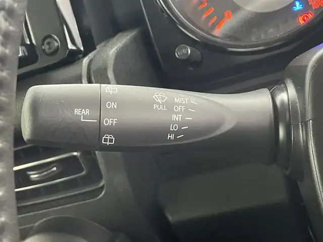 スズキ ジムニー シエラ JC 埼玉県 2023(令5)年 2.2万km ジャングルグリーン 8インチナビ Bluetooth バックカメラ シートヒーター クルーズコントロール 衝突軽減システム オートハイビーム ダウンヒルアシストコントロール 純正LEDヘッドライト ETC スマートキー